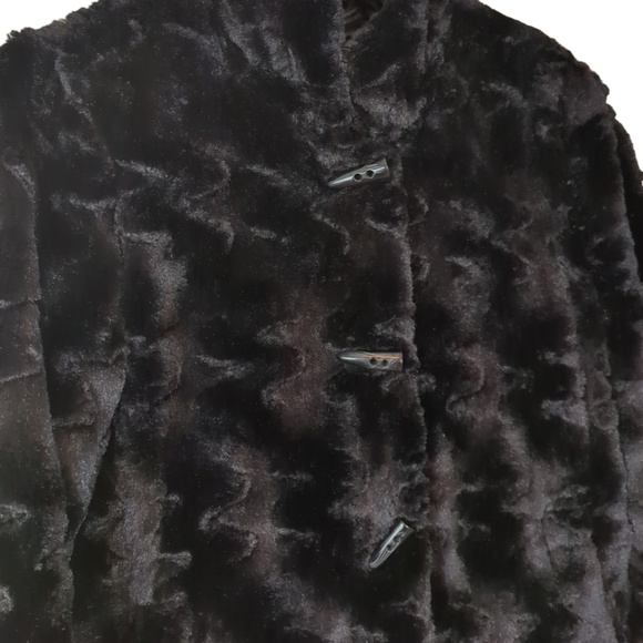 Regal Women’s Short Black Oversized Plush Soft Faux Fur Coat with Flared Sleeves - Picture 7 of 16